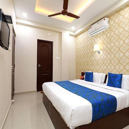 Hotel Oyo 6728 Almas Residency Kochi Exterior foto