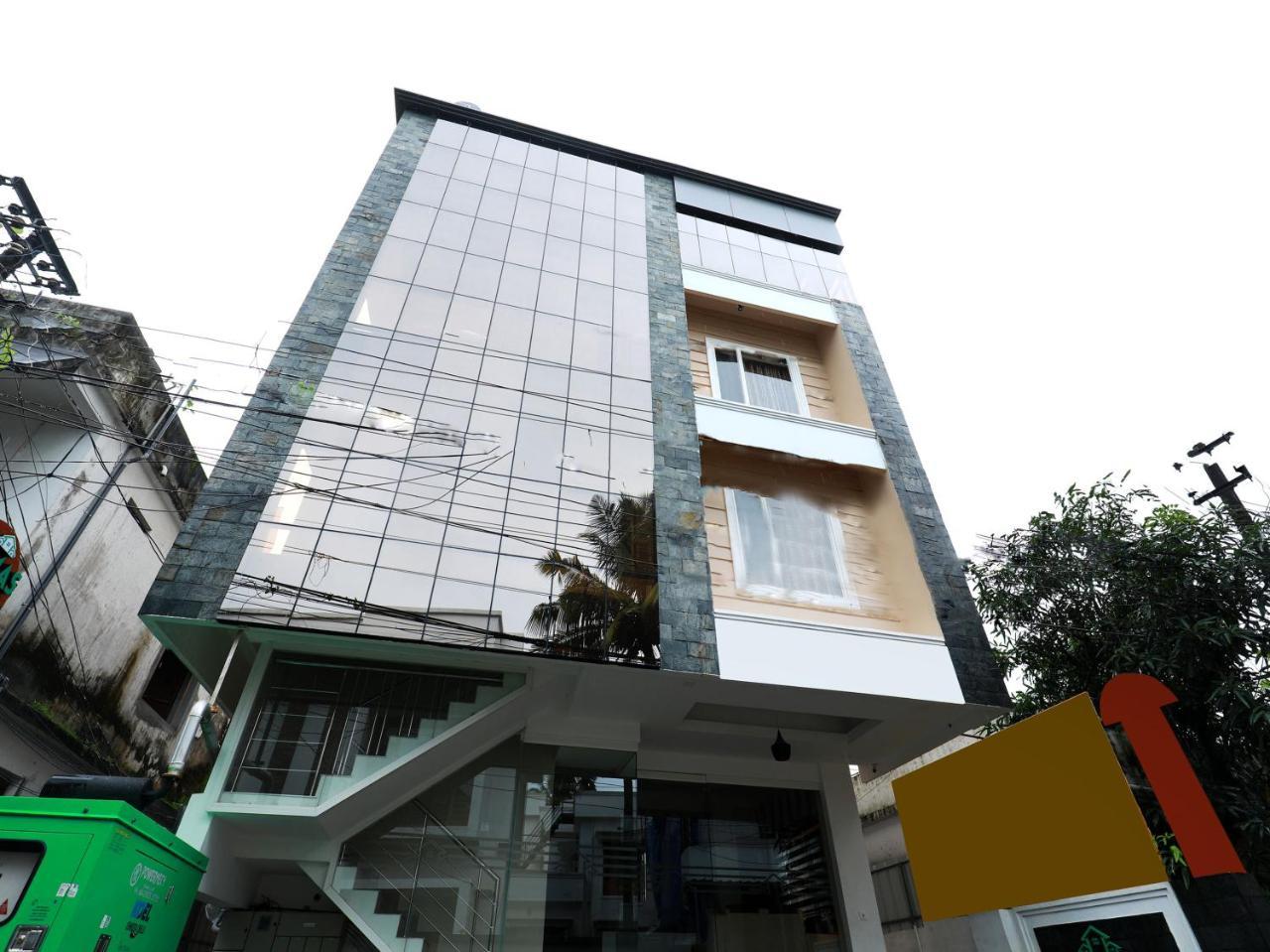 Hotel Oyo 6728 Almas Residency Kochi Exterior foto